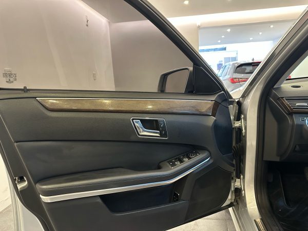 Mercedes Benz E200 Blueefficiency - Imagen 24
