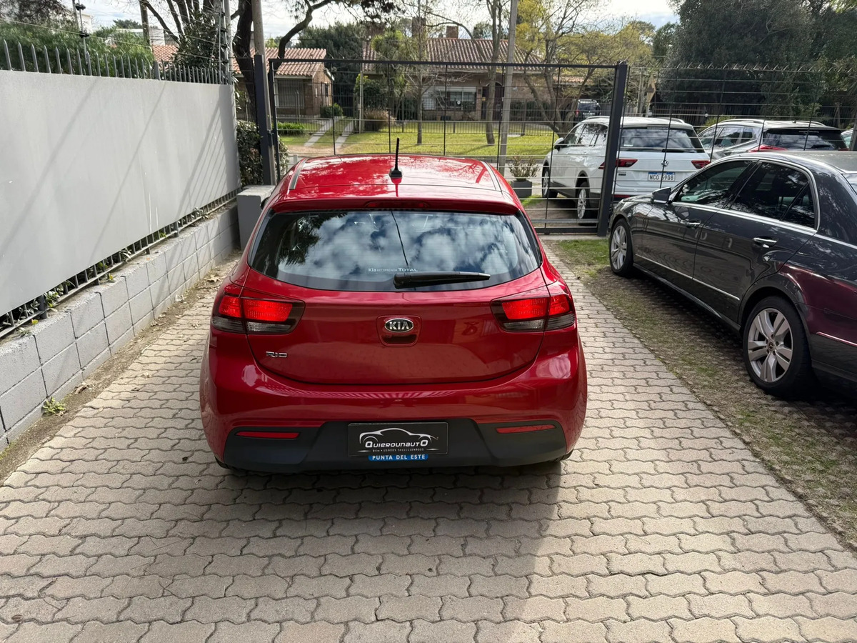 Kia Rio 1.4 Ex Plus 4p - Imagen 11