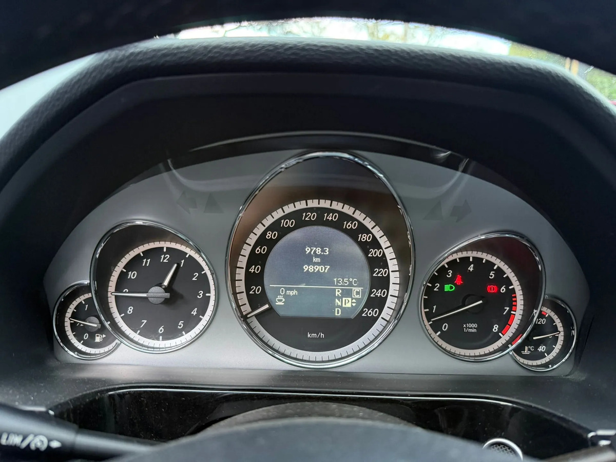 Mercedes Benz 3.0 E300 V6 231hp Avantgarde A/t - Imagen 16
