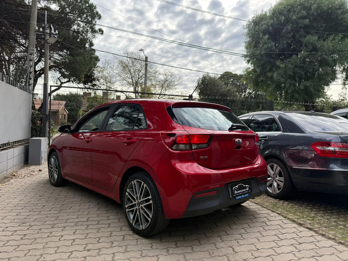 Kia Rio 1.4 Ex Plus 4p - Imagen 4