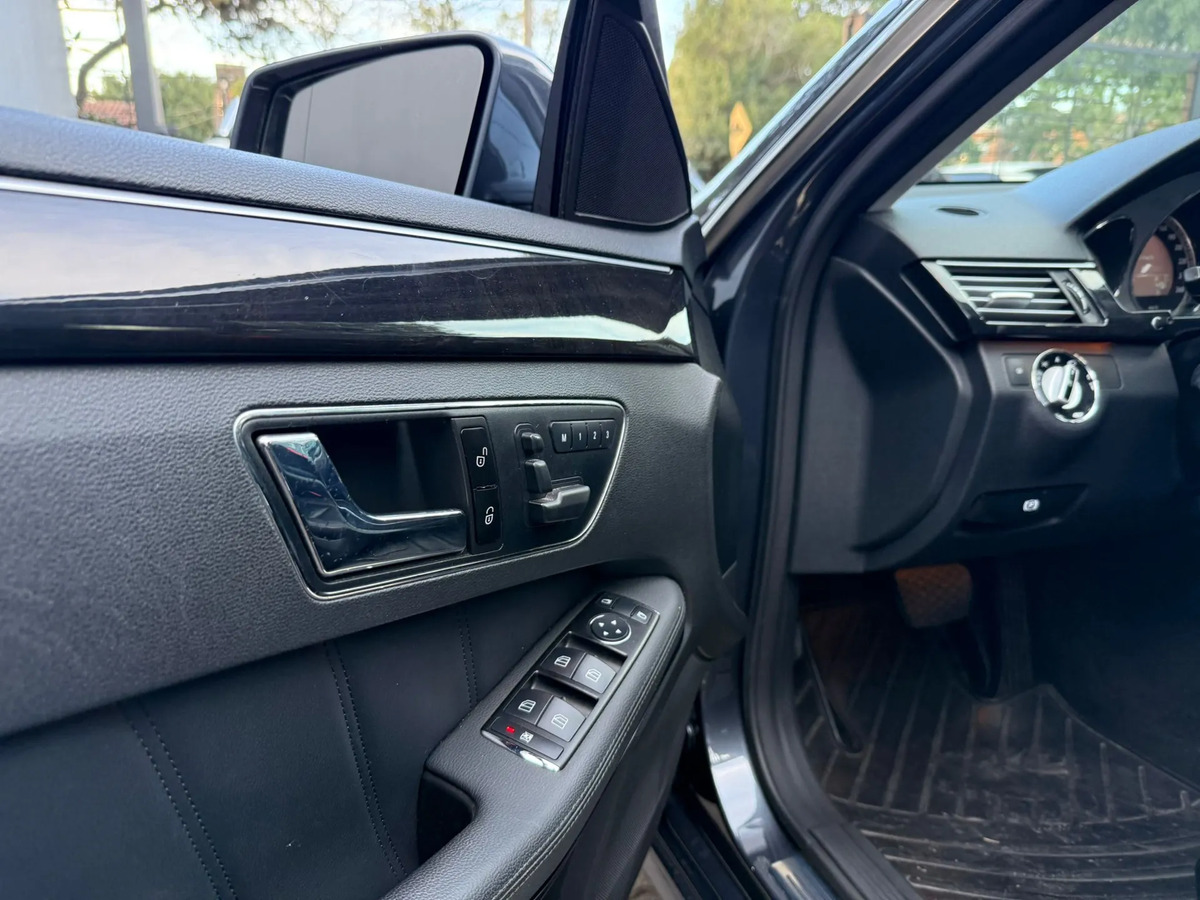 Mercedes Benz 3.0 E300 V6 231hp Avantgarde A/t - Imagen 19