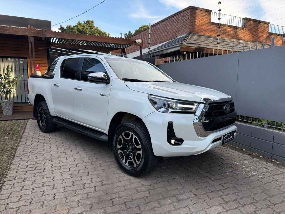 Toyota Hilux 2.8 Tdi Cd Srv Plus 4x4 At Tss - Imagen 3