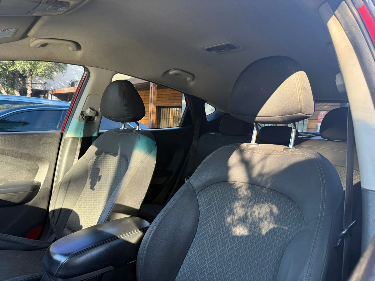 Hyundai Tucson 2.0 Gl 6at 2wd - Imagen 16