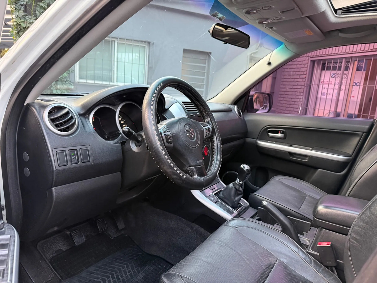 Suzuki Grand Vitara 2.4 4x4 C/techo Solar Y Butacas En Cuero - Imagen 13