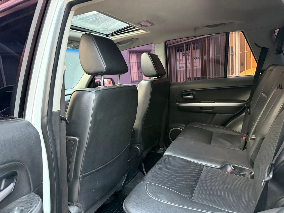 Suzuki Grand Vitara 2.4 4x4 C/techo Solar Y Butacas En Cuero - Imagen 17