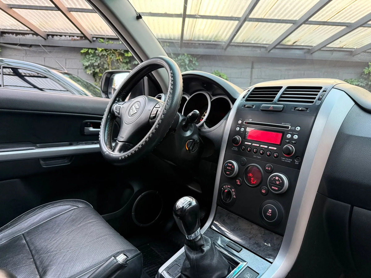 Suzuki Grand Vitara 2.4 4x4 C/techo Solar Y Butacas En Cuero - Imagen 15